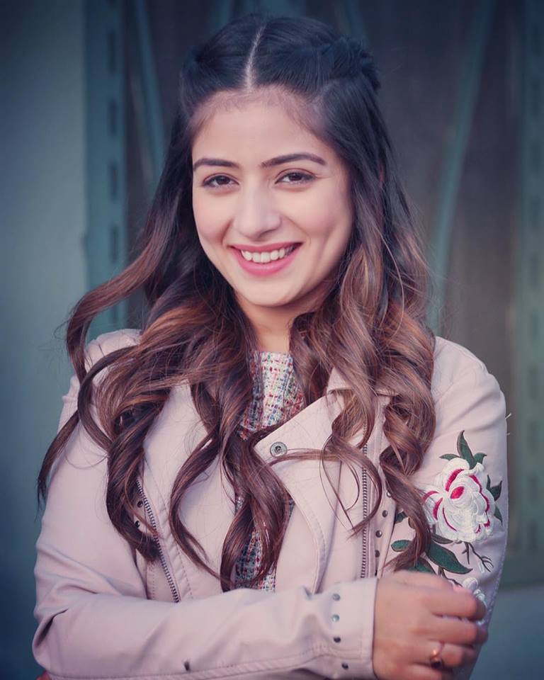 Tania Pollywood Actress Smile Photos