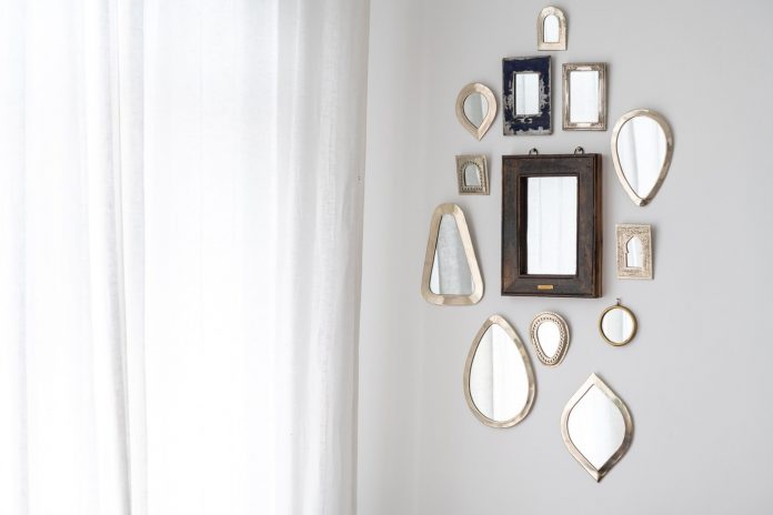 7 Ways to Use Statement Mirrors in Your Home
