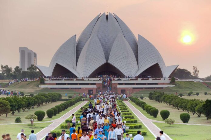 5 Must-Visit Tourist Places in Delhi to Experience the Best of the Capital City